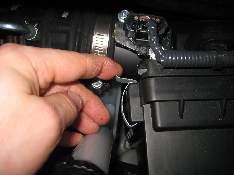 Nissan-Juke-Engine-Air-Filter-Replacement-Guide-002