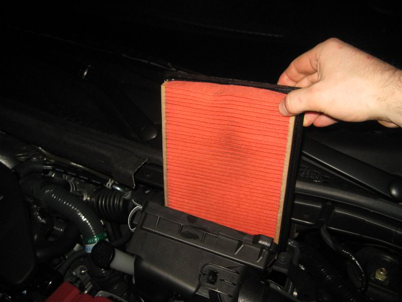 Nissan-Juke-Engine-Air-Filter-Replacement-Guide-006