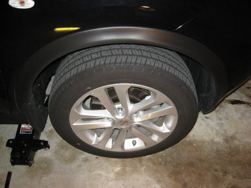 NissanJukeFrontBrakePadsReplacementGuide001