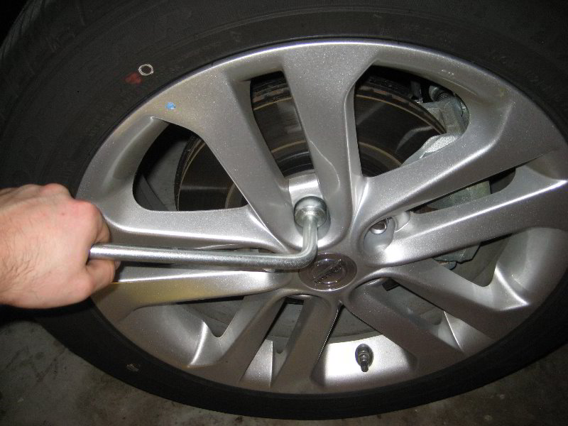 Nissan-Juke-Front-Brake-Pads-Replacement-Guide-002