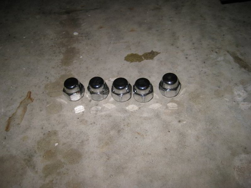 Nissan-Juke-Front-Brake-Pads-Replacement-Guide-005