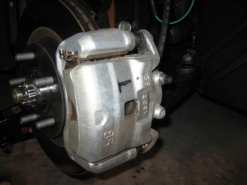 Nissan-Juke-Front-Brake-Pads-Replacement-Guide-007