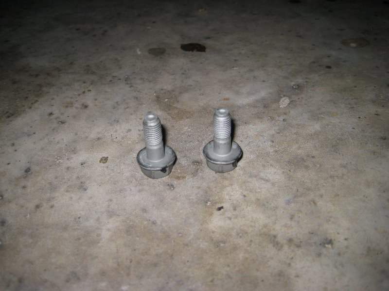 Nissan-Juke-Front-Brake-Pads-Replacement-Guide-012