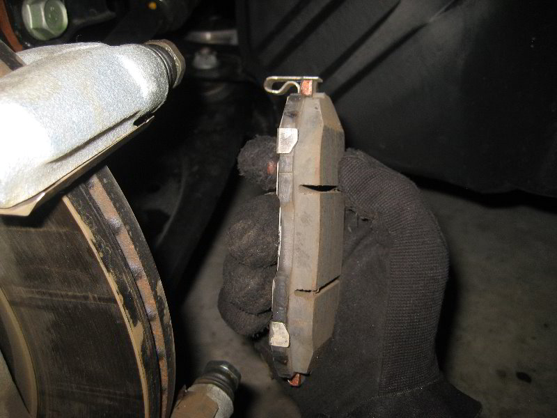 Nissan-Juke-Front-Brake-Pads-Replacement-Guide-016