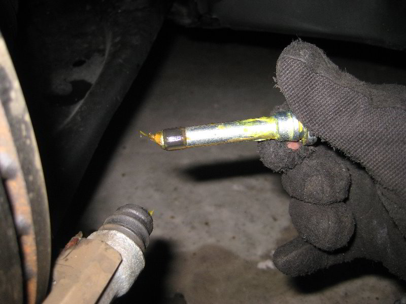 Nissan-Juke-Front-Brake-Pads-Replacement-Guide-018