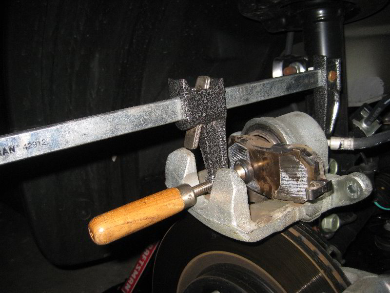 Nissan-Juke-Front-Brake-Pads-Replacement-Guide-020