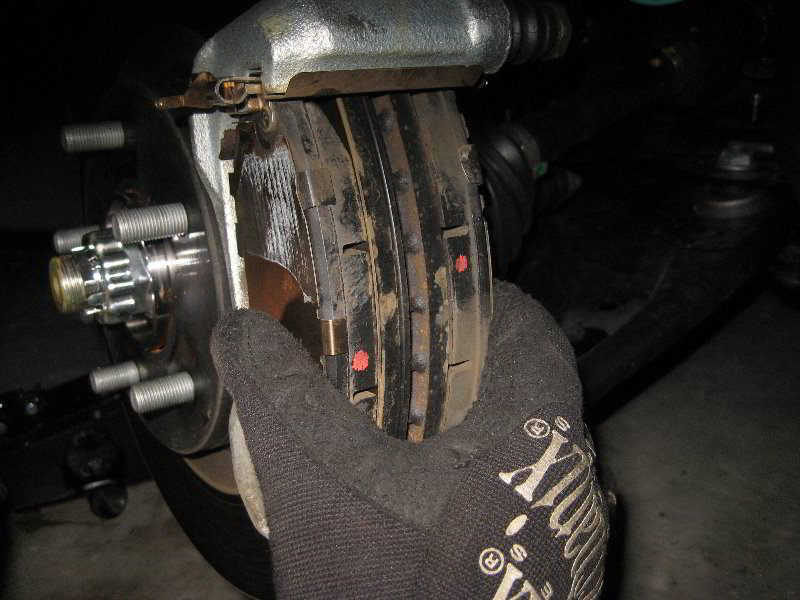 Nissan-Juke-Front-Brake-Pads-Replacement-Guide-025