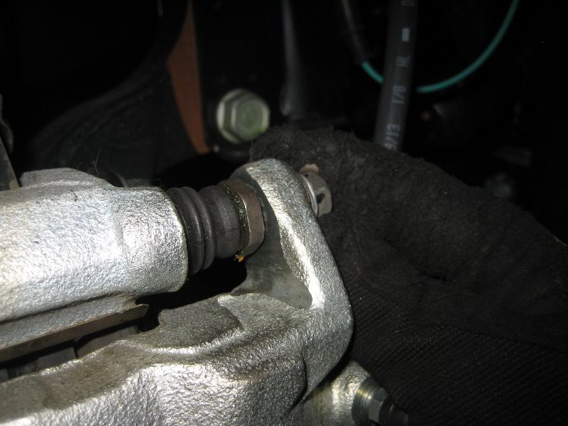 Nissan-Juke-Front-Brake-Pads-Replacement-Guide-027