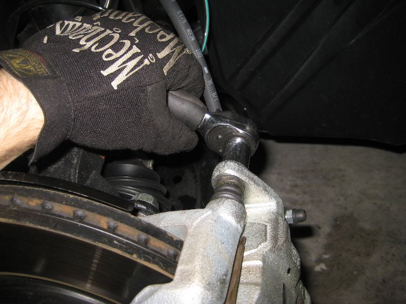 Nissan-Juke-Front-Brake-Pads-Replacement-Guide-029