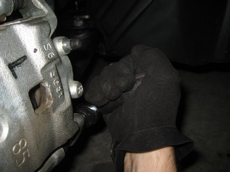 NissanJukeFrontBrakePadsReplacementGuide030