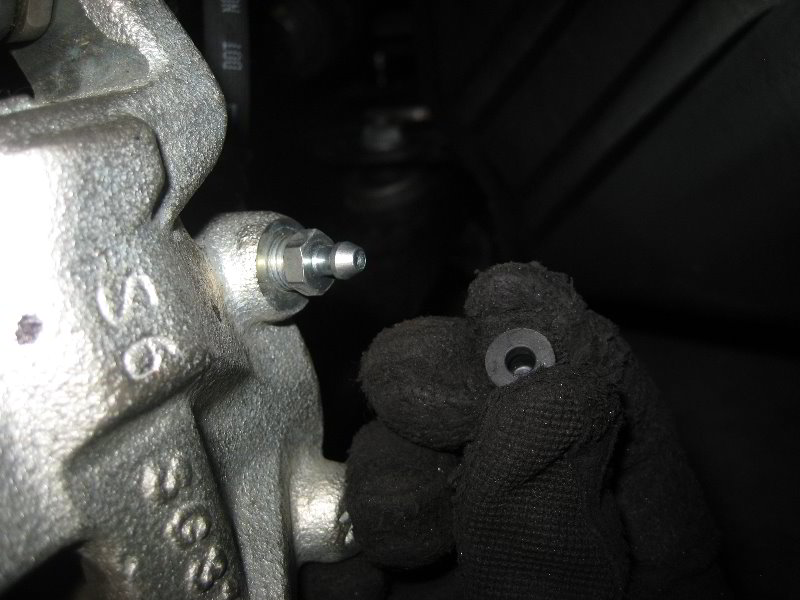 Nissan-Juke-Front-Brake-Pads-Replacement-Guide-031