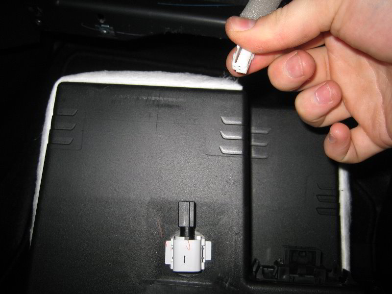 Nissan-Juke-Cabin-Air-Filter-Cleaning-Replacement-Guide-017