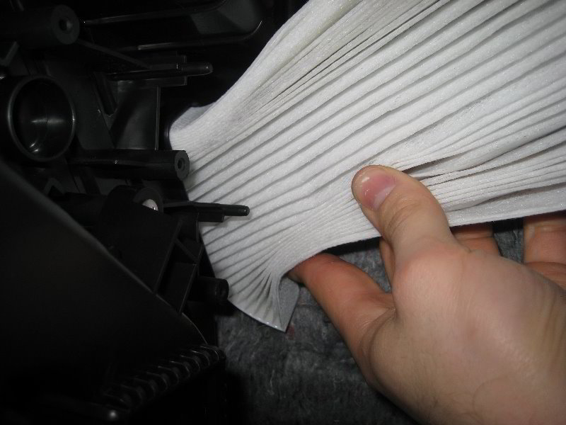 Nissan-Juke-Cabin-Air-Filter-Cleaning-Replacement-Guide-029