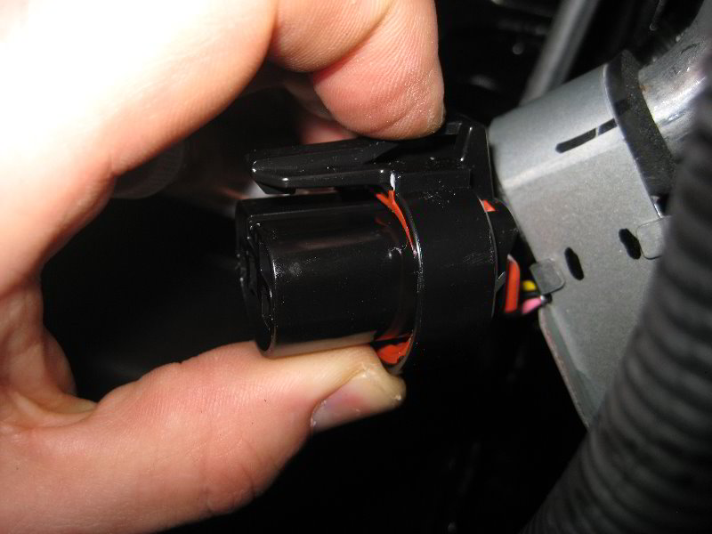 Nissan-Juke-Headlight-Bulbs-Replacement-Guide-010