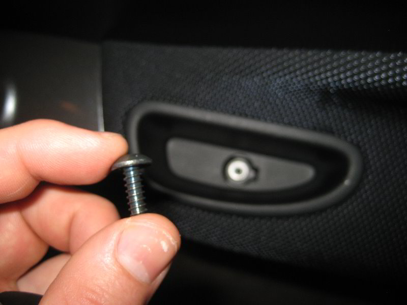 Nissan-Juke-Plastic-Interior-Door-Panel-Removal-Guide-005