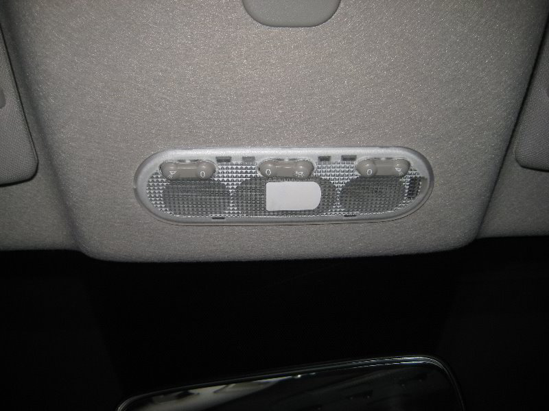 NissanJukeMapDomeLightBulbsReplacementGuide001