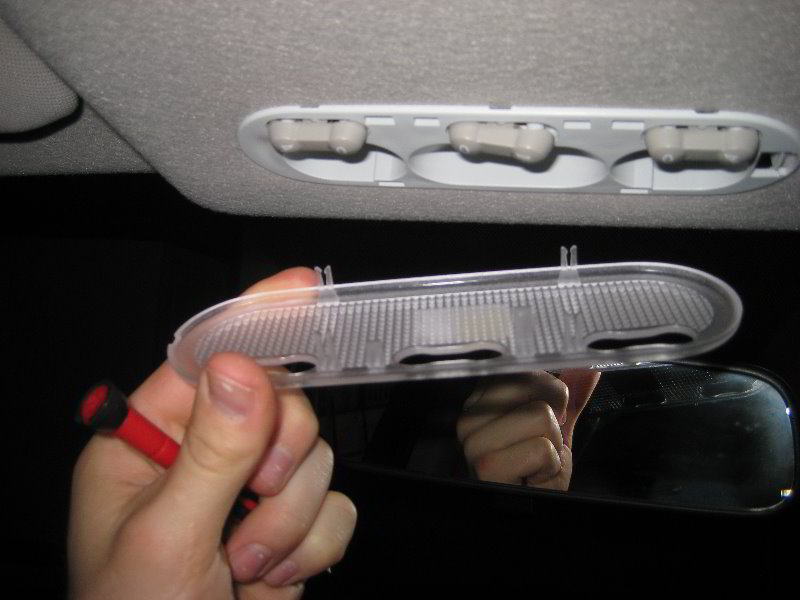 Nissan-Juke-Map-Dome-Light-Bulbs-Replacement-Guide-004