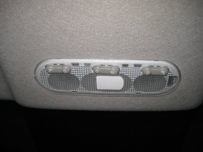 Nissan-Juke-Map-Dome-Light-Bulbs-Replacement-Guide-011