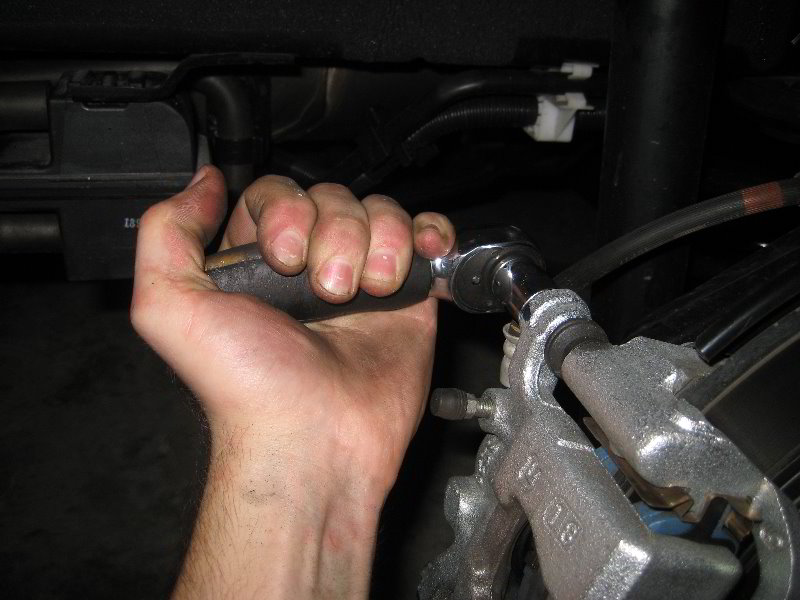Nissan-Juke-Rear-Disc-Brake-Pads-Replacement-Guide-007