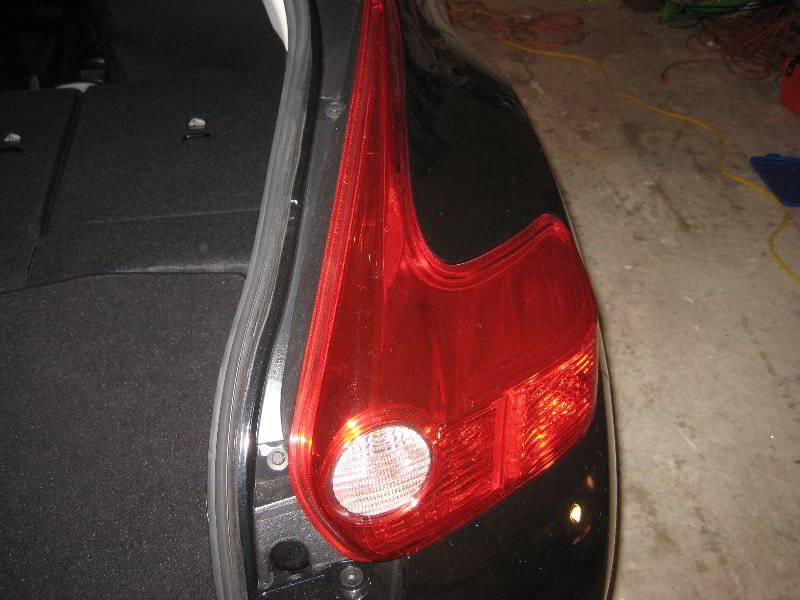 Nissan-Juke-Tail-Light-Bulbs-Replacement-Guide-002