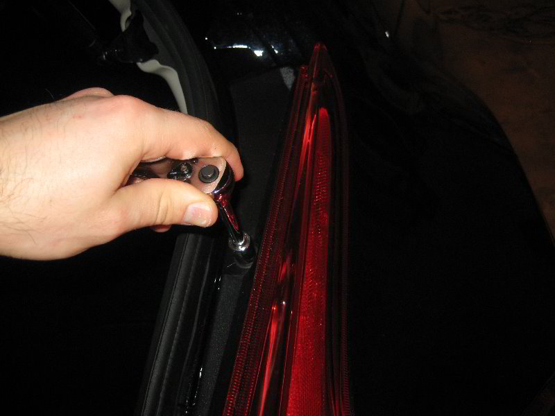 Nissan-Juke-Tail-Light-Bulbs-Replacement-Guide-003