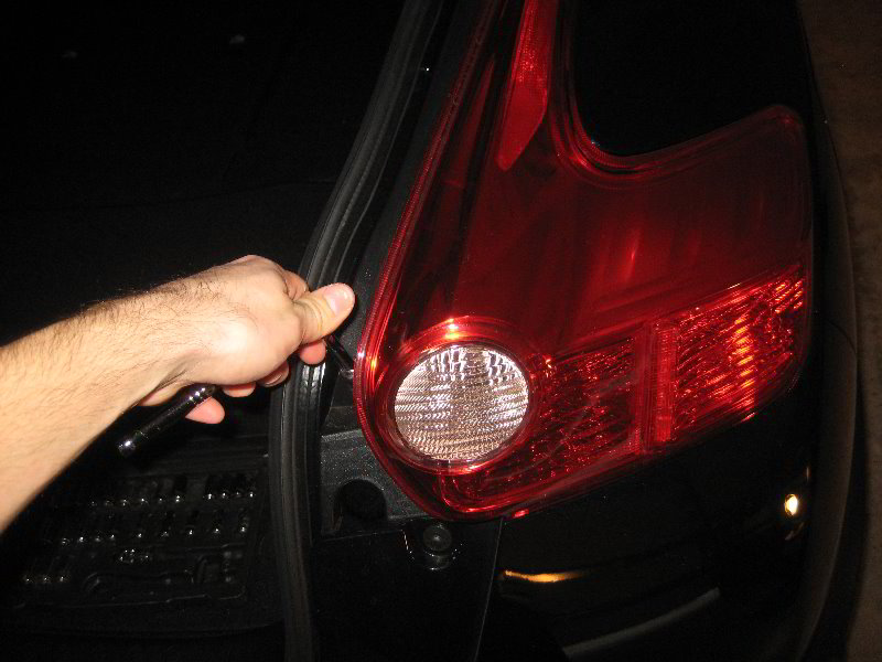 Nissan-Juke-Tail-Light-Bulbs-Replacement-Guide-004