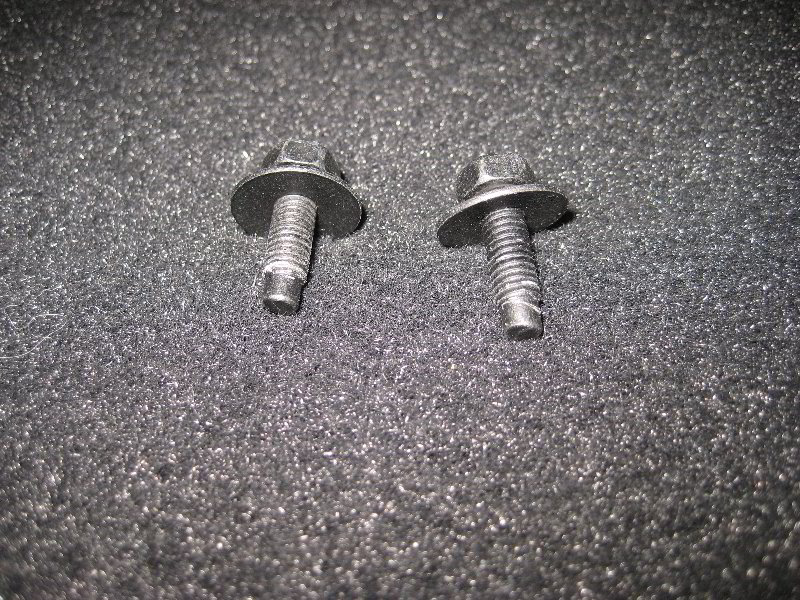 Nissan-Juke-Tail-Light-Bulbs-Replacement-Guide-005