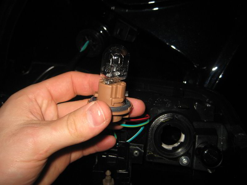 Nissan-Juke-Tail-Light-Bulbs-Replacement-Guide-012