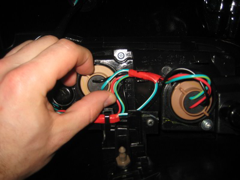 Nissan-Juke-Tail-Light-Bulbs-Replacement-Guide-014