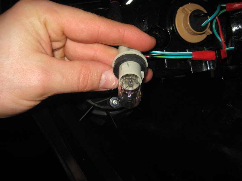 Nissan-Juke-Tail-Light-Bulbs-Replacement-Guide-017