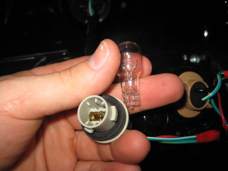 Nissan-Juke-Tail-Light-Bulbs-Replacement-Guide-018