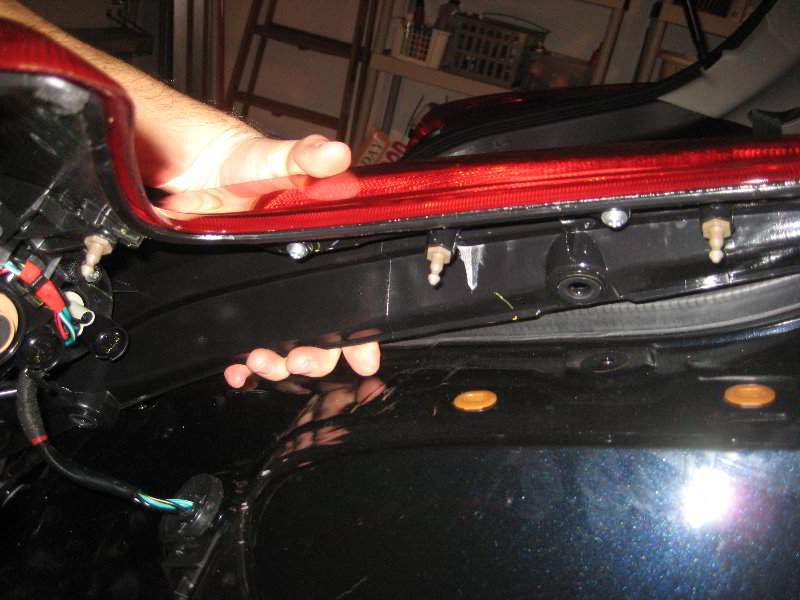 Nissan-Juke-Tail-Light-Bulbs-Replacement-Guide-020