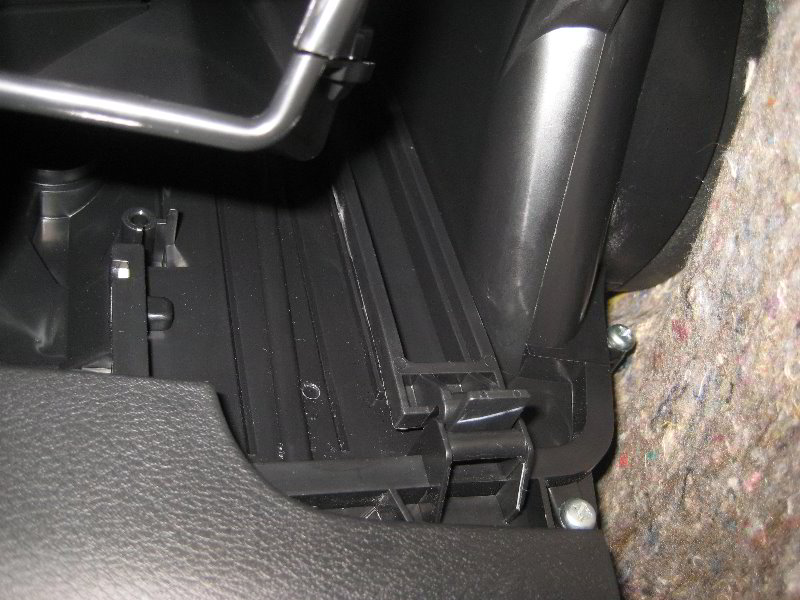 Nissan-Maxima-Cabin-Air-Filter-Replacement-Guide-029