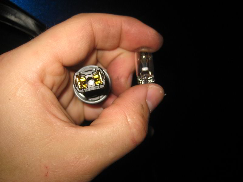 Nissan-Maxima-Headlight-Bulbs-Replacement-Guide-023