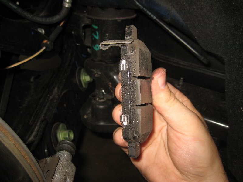 Nissan-Maxima-Rear-Disc-Brake-Pads-Replacement-Guide-017