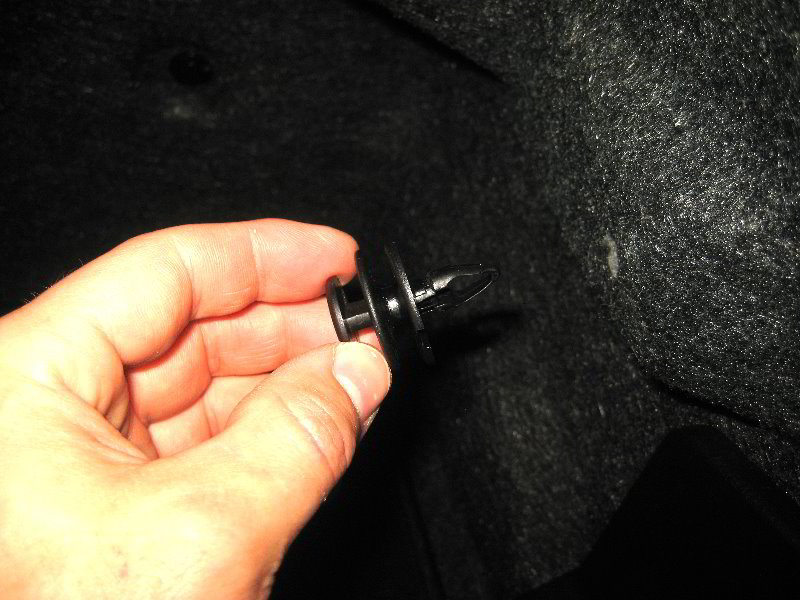 Nissan-Maxima-Tail-Light-Bulbs-Replacement-Guide-006