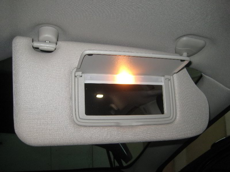 Nissan-Maxima-Vanity-Mirror-Light-Bulb-Replacement-Guide-002