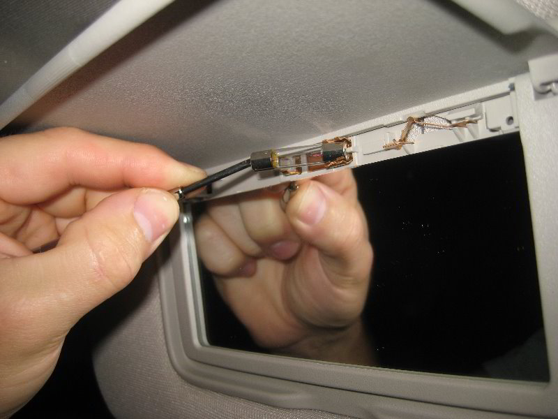 Nissan-Maxima-Vanity-Mirror-Light-Bulb-Replacement-Guide-006