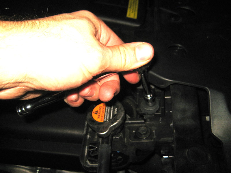 Nissan-Murano-12-Volt-Automotive-Battery-Replacement-Guide-002