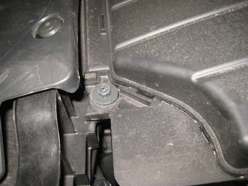 Nissan-Murano-12-Volt-Automotive-Battery-Replacement-Guide-004