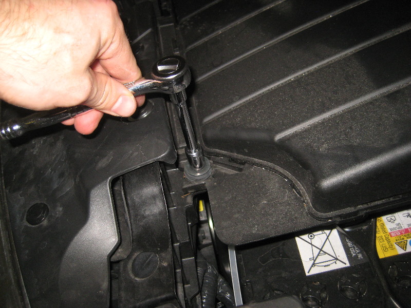 Nissan-Murano-12-Volt-Automotive-Battery-Replacement-Guide-005