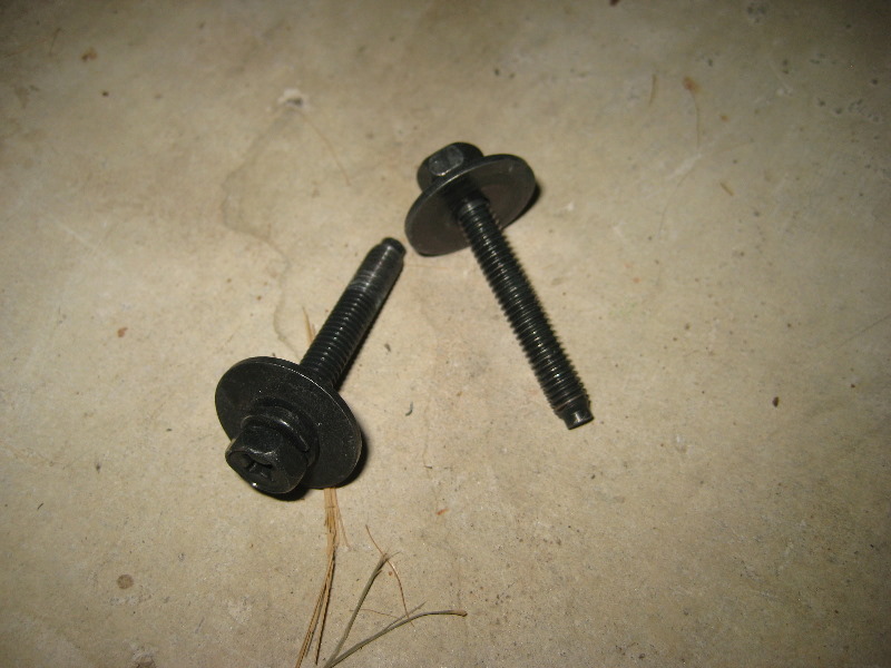 Nissan-Murano-12-Volt-Automotive-Battery-Replacement-Guide-007