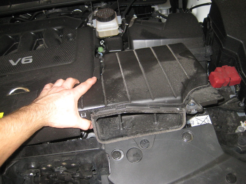 Nissan-Murano-12-Volt-Automotive-Battery-Replacement-Guide-008