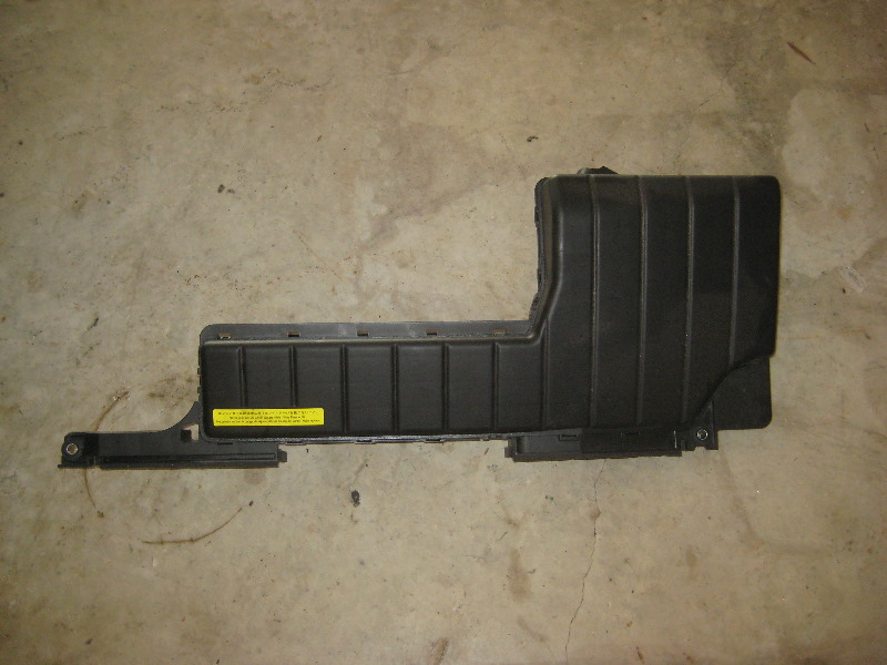 Nissan-Murano-12-Volt-Automotive-Battery-Replacement-Guide-009