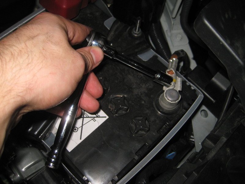 Nissan-Murano-12-Volt-Automotive-Battery-Replacement-Guide-011