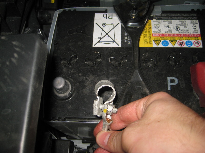 Nissan-Murano-12-Volt-Automotive-Battery-Replacement-Guide-012