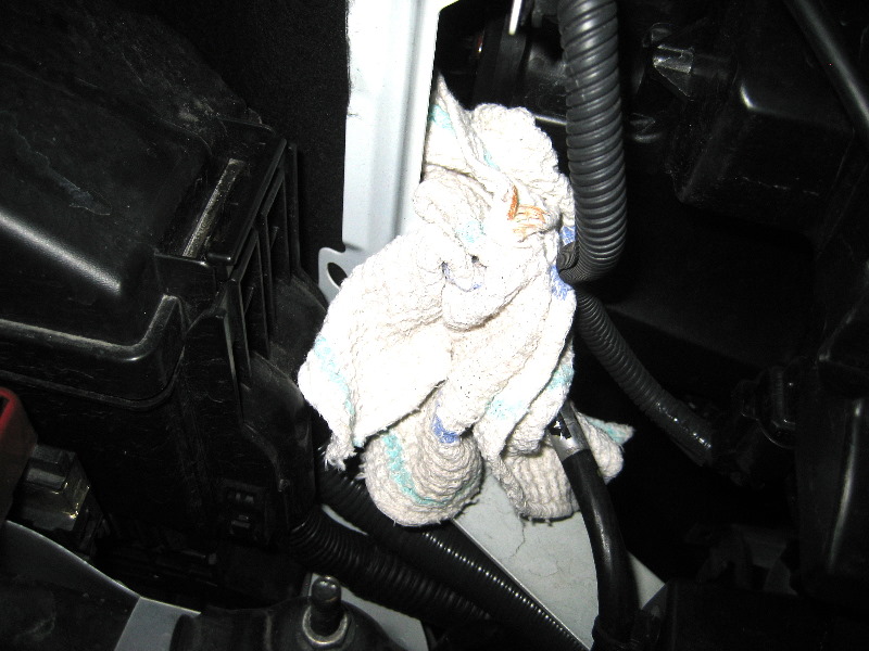 Nissan-Murano-12-Volt-Automotive-Battery-Replacement-Guide-013