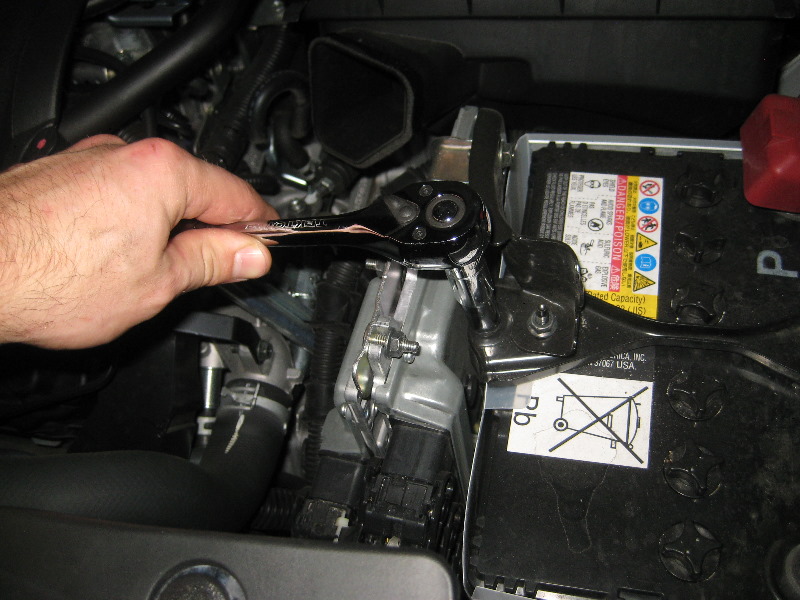 Nissan-Murano-12-Volt-Automotive-Battery-Replacement-Guide-014