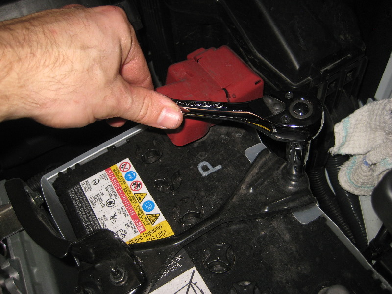 Nissan-Murano-12-Volt-Automotive-Battery-Replacement-Guide-016