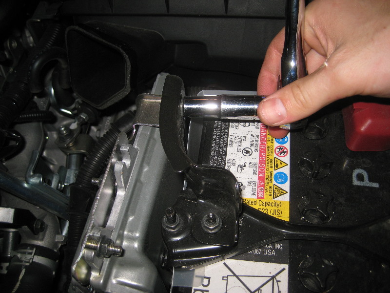 Nissan-Murano-12-Volt-Automotive-Battery-Replacement-Guide-017